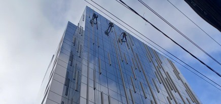 Limpeza de Fachadas em Pele de Vidro